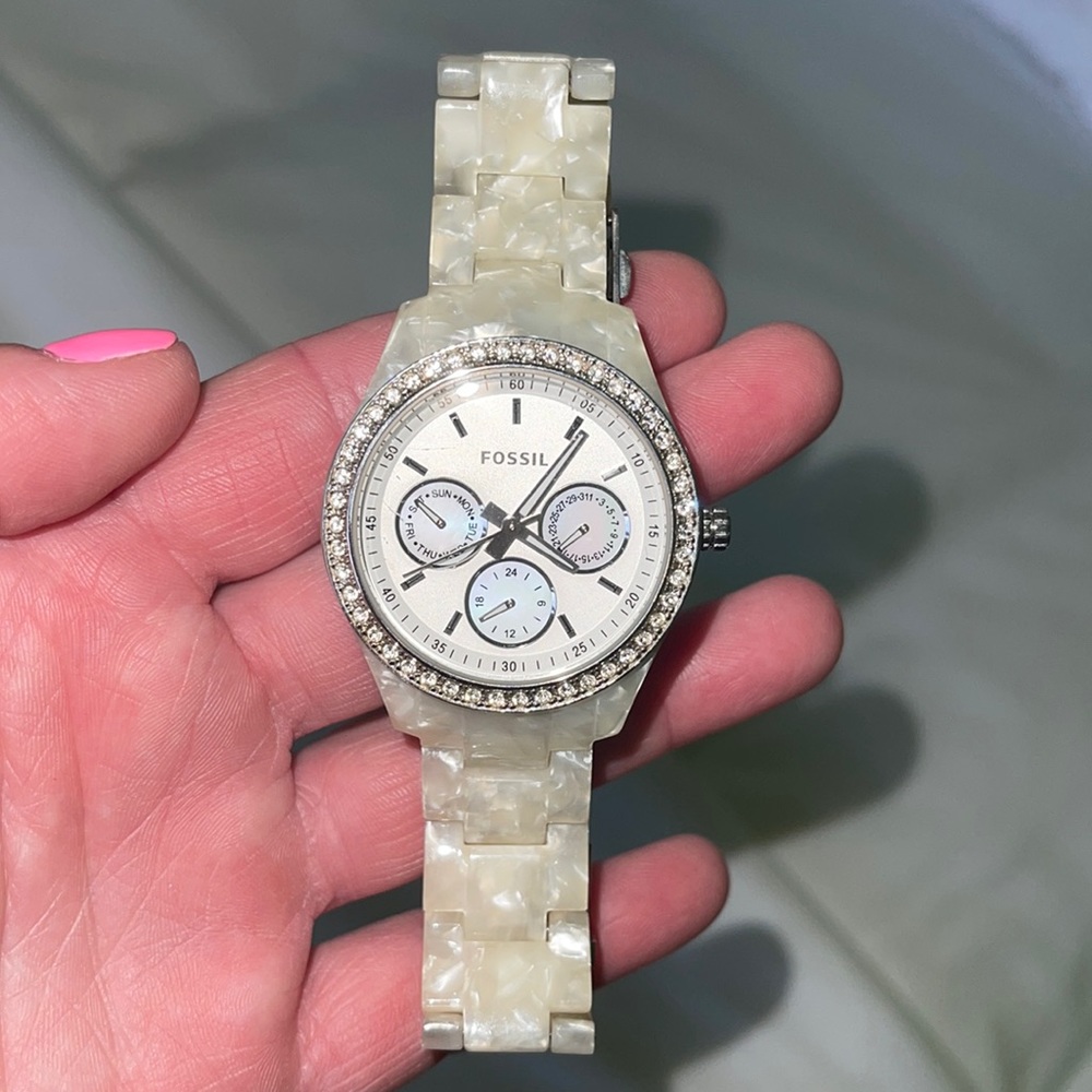 Fossil Watch with Pearl Band and Rhinestones circling the Face. Great Condition
